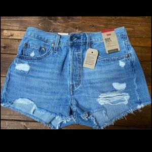 Women’s Levi 501 shorts size 28